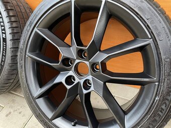 GEMINI SCHWARZ skoda Octavia RS 3 5x112 7,5x18 ET 51 - 6