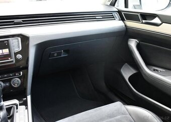 Volkswagen Passat 2,0TDi DSG ELEGANCE ČR - 6