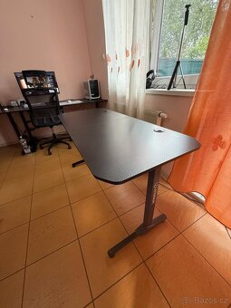Prodám herní stůl ULTRADESK FRAG - 6