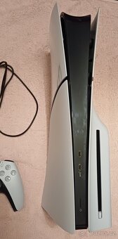 PS5 Slim s mechanikou+2000G SSD uložiště v záruce do 7.8.26 - 6