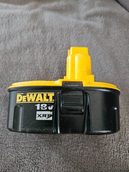 DeWALT rázový utahovák - 6