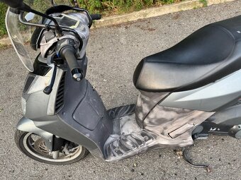 Skútr Aprilia Sportcity 200 - 6