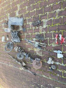 Narazníky, blatníky, dveře, plasty pod nárazník, držáky.. - 6