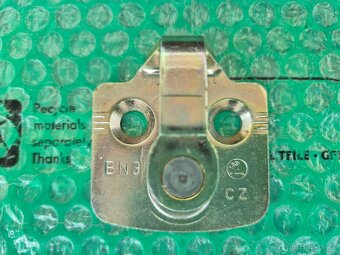 západka zámku zadních dveří Škoda Felicia Pick Up 6U0837034C - 6