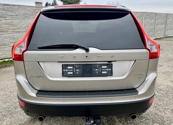VOLVO XC60 2.4 D3 AWD SUMMUM •Ťažné •Manuál •Panorama - 6