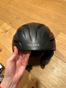 Lyžařská přilba s brýlema vel. L - 6