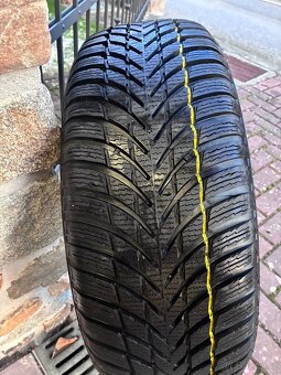 Prodám zimní pneu Nokian - 6