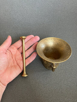 Malý mosazný hmoždíř 7.5 cm s tloukem - 6