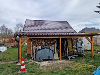 Garáž s podkrovím a dvěma přístřešky - 6