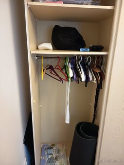 Velká šatní skříň se zrcadlem - 6