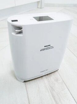 Nejlehčí přenosný kyslíkový přístroj - váha 2,3kg - 6