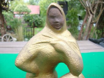 Retro socha soška dívka v šátku zlatá styl Brusel 1963 pěkná - 6