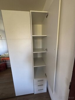 Krásná zánovní ložnicová skříň se zrcadly - 6