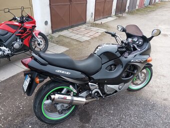 Suzuki GSX 600f - 6
