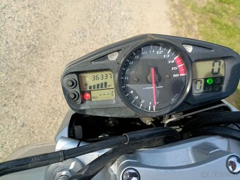 Suzuki GSR 600 - 6