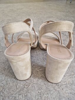 Páskové boty na podpadku vel. 41 - 6