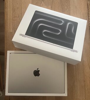 Apple MacBook Pro 14" / M3 / 8GB / 512GB / stříbrný - 6