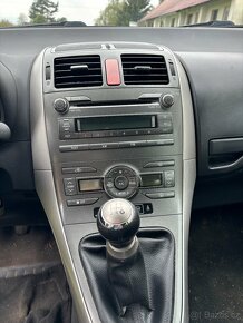 Toyota Auris 1.6 benzin, 91 kW, RV: 10/2007 - šedá - 6