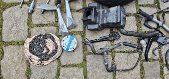 Prodám díly na KTM Duke 125 - 6