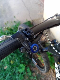 Prodám carbonove horské kolo Kellys raptor - 6