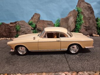 Prodam model 1:18 BMW 503 - 6
