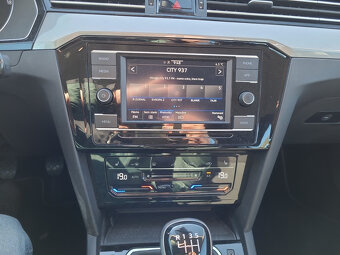 VOLKSWAGEN PASSAT 2,0 TDI - 6