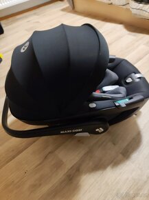 Maxi Cosi Pebble 360 včetně otocne báze 2022 Essential Black - 6