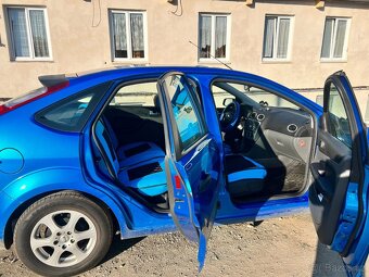 Ford Focus hatchback 1.6i - 6
