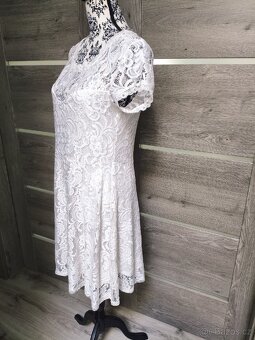 Bílé krajkové koktejlové šaty 38/40 - 6