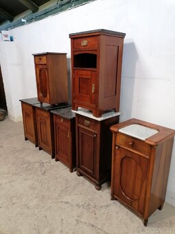 Jednotlivé staré noční stolky, starožitné noční stolky - 6