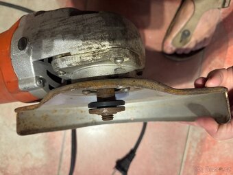 Úhlová bruska Black & Decker KG2000 - 6