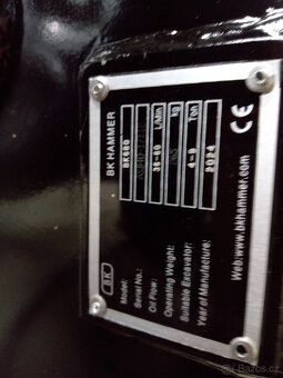 bourací kladivo na bagr JCB 3CX - 6