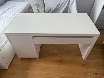 IKEA MALM Psací stůl, bílá, 140x65 cm + Podložka Rissla - 6