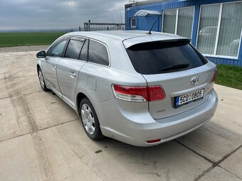 Prodám TOYOTU AVENSIS combi 1.8 benzín - 6