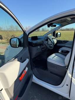 Hyundai Staria Luxury 4x4, panorama, tažné, jen 10 tisíc km - 6
