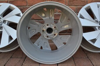 5x112 R17 Hliníkové disky Originál VW Golf 8 - 6