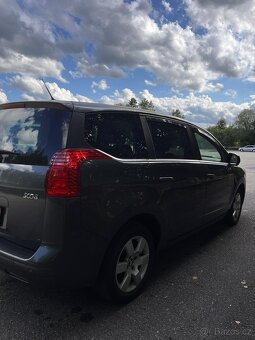 Peugeot 5008 1.6 HDi, r. 2012, 5 míst, super výbava, TOP sta - 6