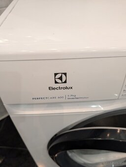 Pračka Electrolux PerfectCare 600 EW6F428BC bílá - 6