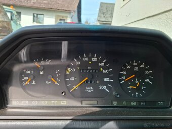 Mercedes-Benz W124 250D - 6