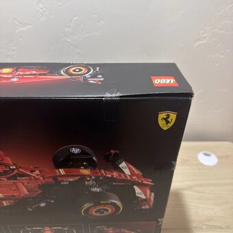 Lego-Technic 42207 Ferrari SF-24 F1 - 6