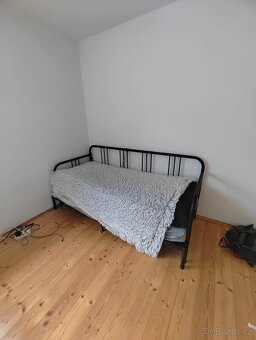 Černá rámová rozkládací postel IKEA - 6