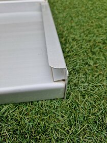 Prodám 3kusy parapety elox stříbrné tloušťka 2mm - 6