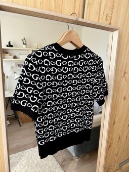 GUESS KRÁSNÝ ČERNÝ SVETR - 6