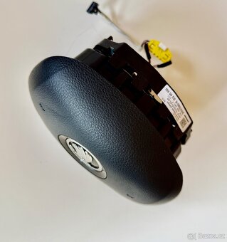 Top stav Kožený tříramenný multifunkční volant, airbag - Su - 6
