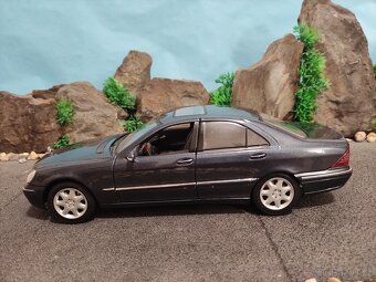 Prodám model 1:18 Mercedes Benz S class w220 facelift - 6