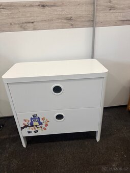 Hezká bílá dětská komoda IKEA BUSUNGE - 6