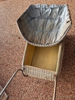 Starožitný kočárek pro panenky - 6