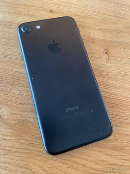 Apple iPhone 7 - černý - 128GB - 6