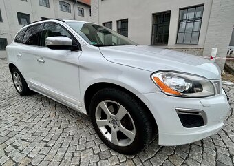 VOLVO XC60 2.4D5 R-DESIGN 151KW 4x4 AUT-NAVI-KUŽE-TAŽNÉ-XENO - 6