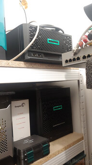 HP ProLiant MicroServer Gen8 (819185-421) G1610T 4GB bez OS - 6